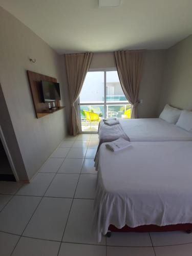 1 double bed, 2 twin beds