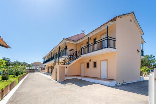 Sandy Beach Studios - image 6