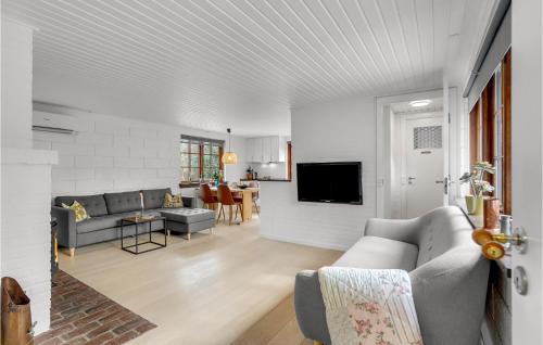  3 Bedroom Beautiful Home In Ringkøbing in Ringkøbing
