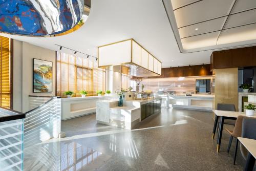 Food and beverages, Nostalgia S Hotel - Beijing Liangxiang University Town in Fangshan District