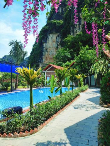 TRANG AN NATURAL MOUNTAINSIDE HOMESTAY