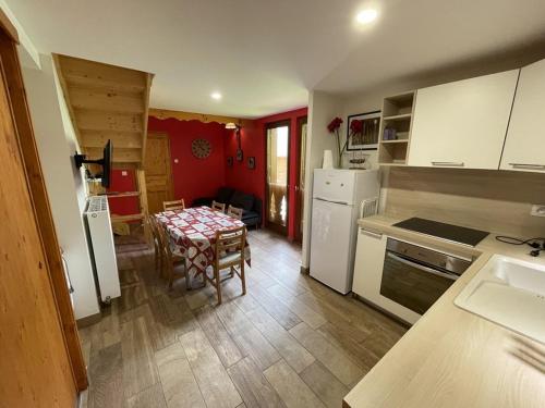 . Duplex rénové 2 chambres, proche pistes, navette et gare, avec wifi et équipements complets