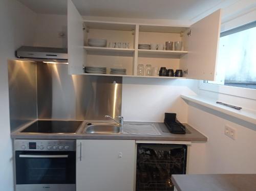 Work and Stay Sundern-Allendorf Modernisierte Unterkunft mit 5 Betten plus Schlafcouch mit Balkon in Allendorf, Deutschland