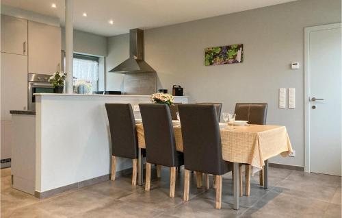 virtuve, Cozy Home In Merkem With Wifi in Merkem