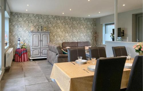 virtuve, Cozy Home In Merkem With Wifi in Merkem