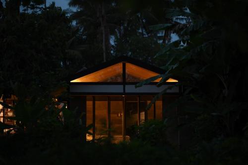 Exterior view, Huni Homestay Tembi near Depok Beach