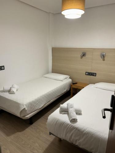 2 twin beds