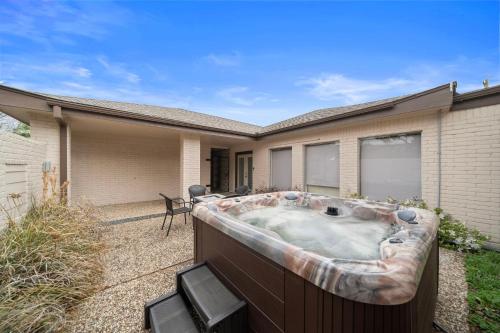 Nr Galleria & Med Center Hot Tub Games Wifi in Houston, USA