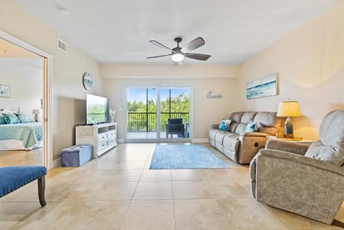 Spacious and Comfortable Oceanwalk Condo near Beach Access OW19-202 in New Smyrna Beach, USA