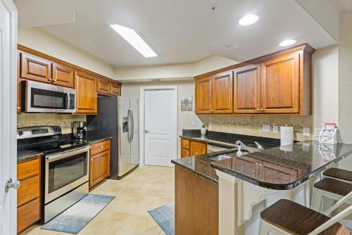 Spacious and Comfortable Oceanwalk Condo near Beach Access OW19-202 in New Smyrna Beach, USA