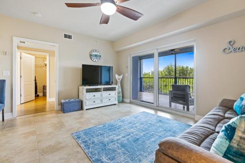 Spacious and Comfortable Oceanwalk Condo near Beach Access OW19-202 in New Smyrna Beach, USA