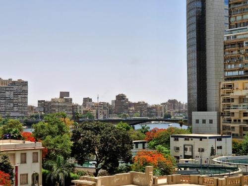 Luxurious apt with panormatic Cairo and Nile view