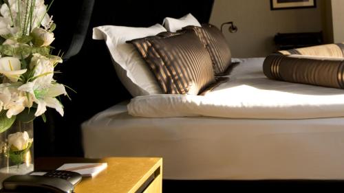 Sea View Premium Suite with Spa Bath image 10
