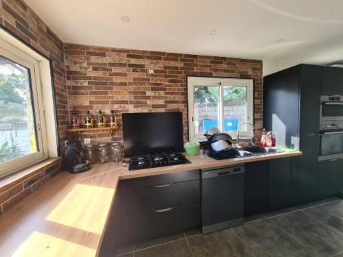 Maison avec piscine chauffée, jacuzzi et sauna 6 chambres (Maison avec piscine chauffee, jacuzzi et sauna 6 chambres) in Saint Paul