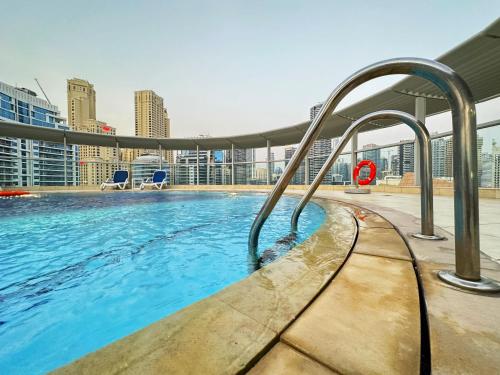 Amazing Roof Top Pool in Nice 1 BHK Flat in Marina - image 10