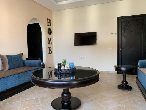 Общ салон/телевизионна зона, Appartement climatisé vue piscine - Lilacs garden CaboNegro (Appartement climatise vue piscine - Lilacs garden CaboNegro) in Cabo Negro