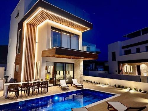 Santa Barbara Seafront villas w jacuzzi pool 1