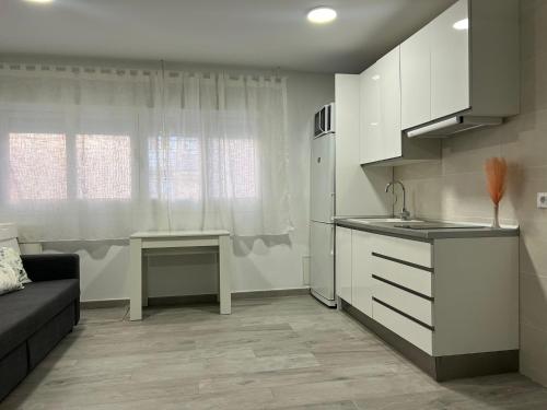 Madrid Oasis Apartment - City Center for 6 - image 3