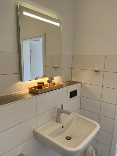 One-Bedroom Apartment image 10