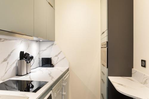 Pick A Flat's Apartments in Saint Louis - Quai des Orfèvres 5