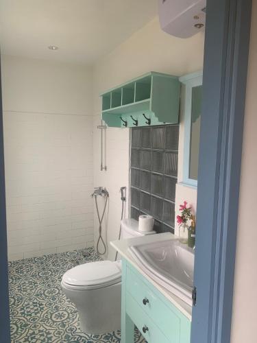 room detail thumbnail 2