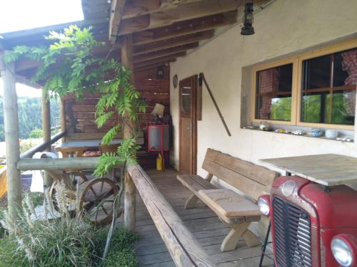 Charmantes Western-Zimmer mit Veranda auf dem Raihof in Nenzlingen, Schweiz