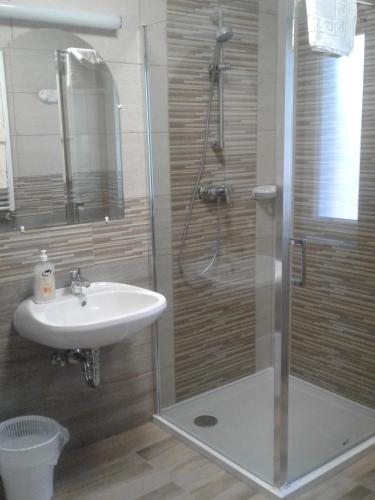 Bathroom, Orchidea Apartman in Hévíz