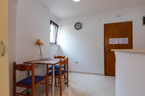 Apartments Gisela Mali Lošinj - image 4