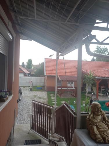 สวน, Grevia Apartmanok in โปรอสซโล่