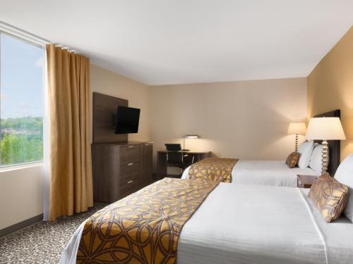 Travelodge by Wyndham Niagara Falls Fallsview