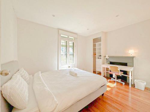 Ultimo Homestay Room Type - Double Room with Balcony