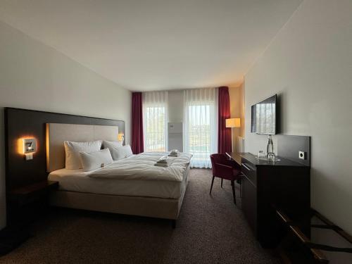 1 queen bed, 1 twin bed