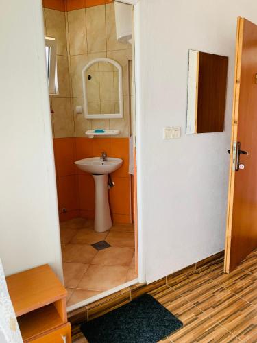 Studio with Balcony (2 Adults) image 10