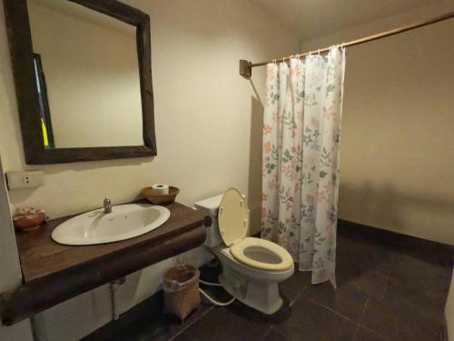 บ้านไม้คนเมือง Baan Mai Kon Muang Pai Resort