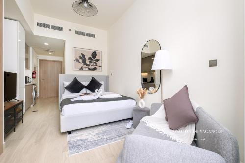 Large Balcony Studio near Dubai Mall - image 9