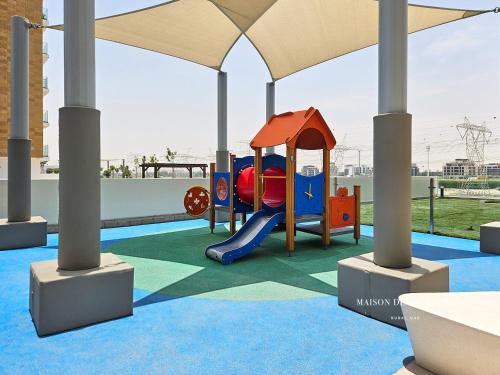 Large Balcony Studio near Dubai Mall - image 5