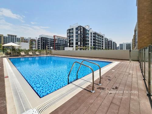Large Balcony Studio near Dubai Mall - image 10