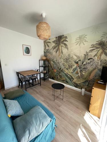 Studio climatisé avec balcon à 10 mn des plages