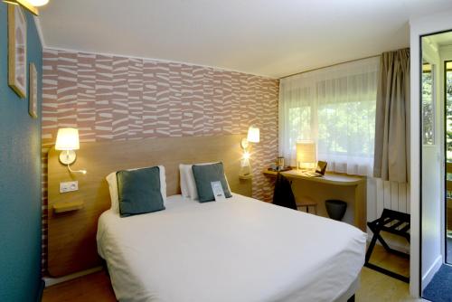 Kyriad Honfleur - La Riviere Saint Sauveur in องเฟลอ