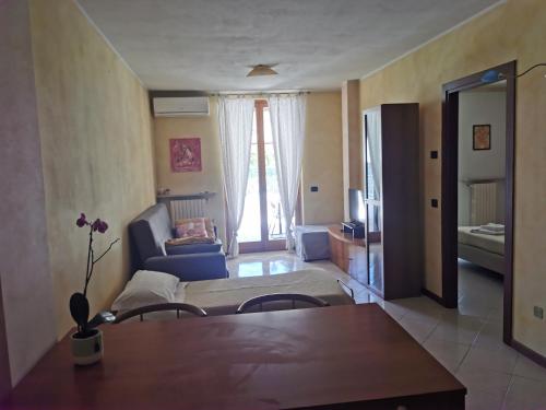 One-Bedroom Apartment image 1