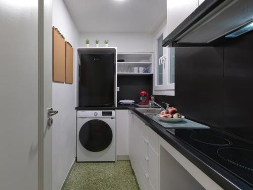 Karneadou34-Basement-Modern Living in Kolonaki - image 3