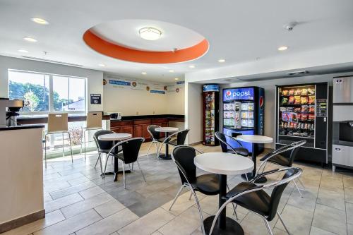 Restaurant, Motel 6 Allentown, PA in Allentown (PA)