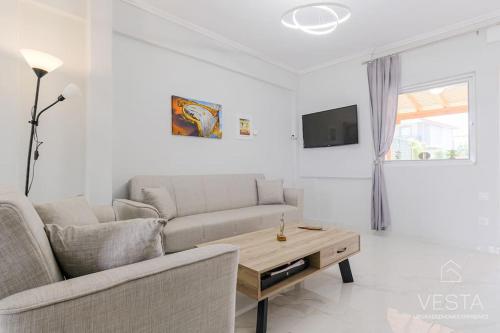 Artistic Flair 3-bdrm Maison, 90m to Nikiti beach