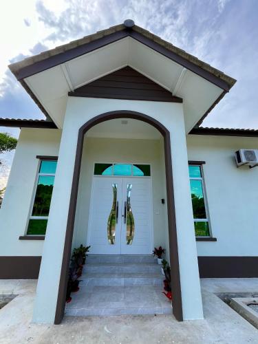 The Broms Villa in Pandak Beach