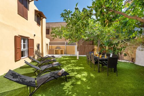 3-4 Bedrooms Villa in old Town