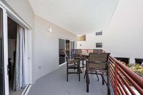 Luxury Direct Ocean Front 1315 sq ft. - Hot Tub Pool detail