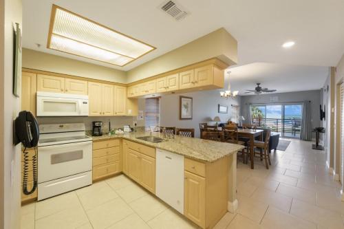 Luxury Direct Ocean Front 1315 sq ft. - Hot Tub Pool detail