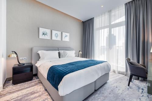 A Living Stylish Studio Apartment With Partial Burj & Canal View at Prive B 1417, Dubaj (zdjęcie 6)