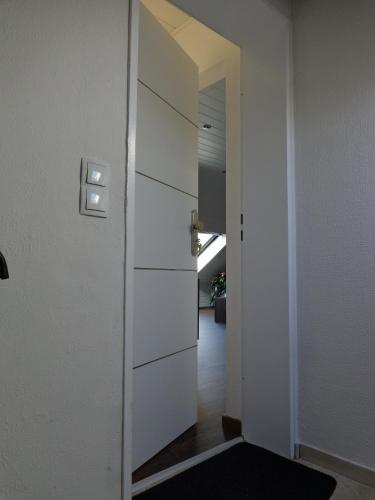 ทางเข้า, Exclusive Apartment - Rees in รีส์