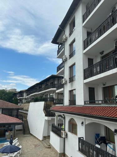 Vista exterior, Spacious Family Fully Furnished 2 Rooms Apartment in Kavarna Apart Hotel in Kavarna